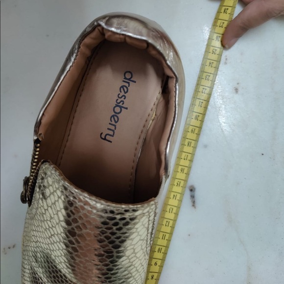 Dressberry gold-toned croc texturedslip-on sneakers size- 36 - Picture 3 of 3